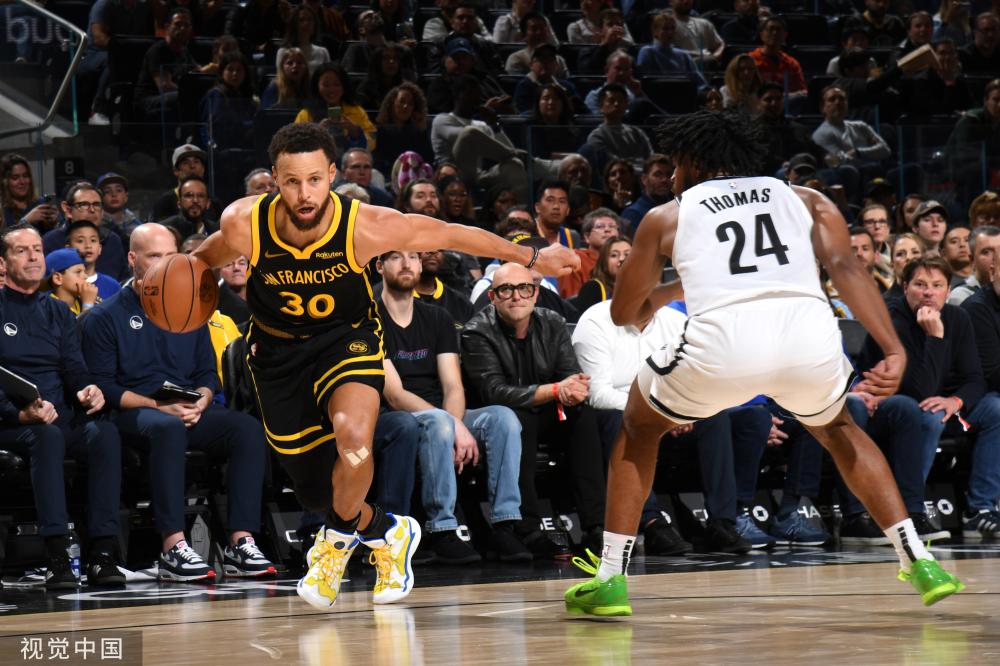 在俱乐部和 在俱乐部和